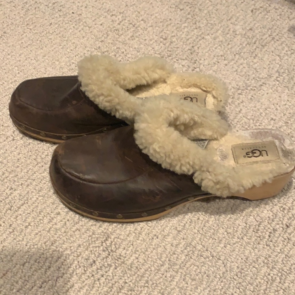 UGG!Rare!Genuine leather,Shearling lined Clogs!